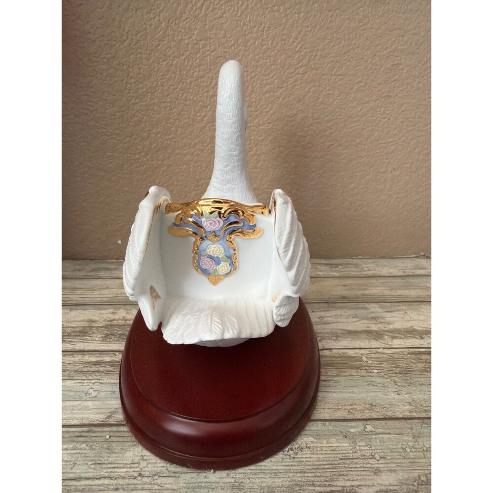 Lenox Carousel Swan Chariot with Wood Base 2009 Ltd Ed 120th Anniversary NIB - Picture 7 of 16